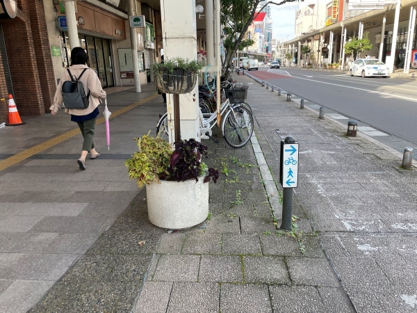 青森の歩道と自転車道