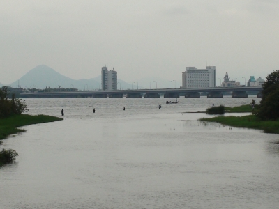 真野川河口は立ち込み釣りのアングラーが昨日までより減って空きました･･･笑（7月18日8時30分頃）