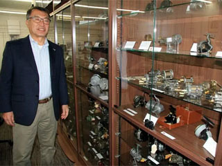世界にここだけ釣具博物館の展示品と収集した高橋健さん