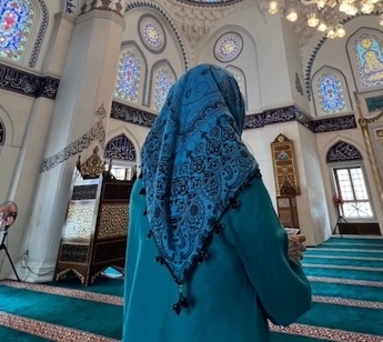 モスクでスカーフ