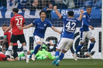 Schalke [1]-0 Hannover - Ko Itakura goal