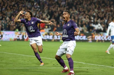 Toulouse 2-0 Niort - Ado Onaiwu goal
