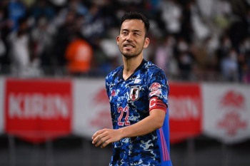Schalke 04 are set to sign Japanese centre back Maya Yoshida on a free transfer