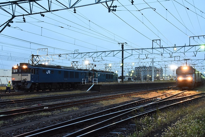 2022年9月24日撮影　南松本にて　篠ノ井線8087ﾚと篠ノ井線貨物5463ﾚ　