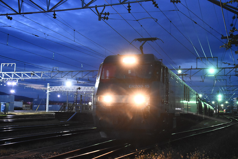 2022年10月22日撮影　南松本にて　篠ノ井線5463ﾚ　EH200-15号機　発車