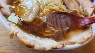 恵比寿　チャーシュー麺大　スープ