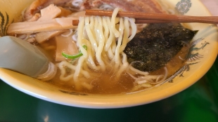 たかとり　角煮ラーメン　麺スープ