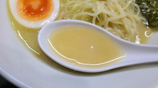 白夢　濃厚鶏白湯塩　スープ