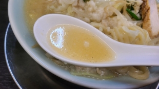 潤中山　背脂塩タンメン　スープ