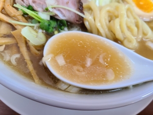 風街ラーメン店　ワンタン麺　スープ