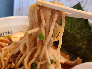 DAISENMON　赤ドロ担々麺　麺