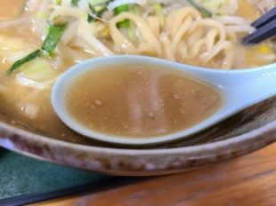 八幡ラーメン　スープ
