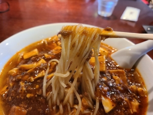 月徳飯店　麻婆麺　麺