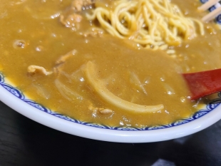 食堂ニューミサ　カレーラーメン　スープ