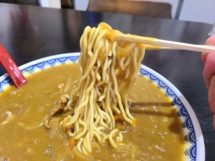 食堂ニューミサ　カレーラーメン　麺