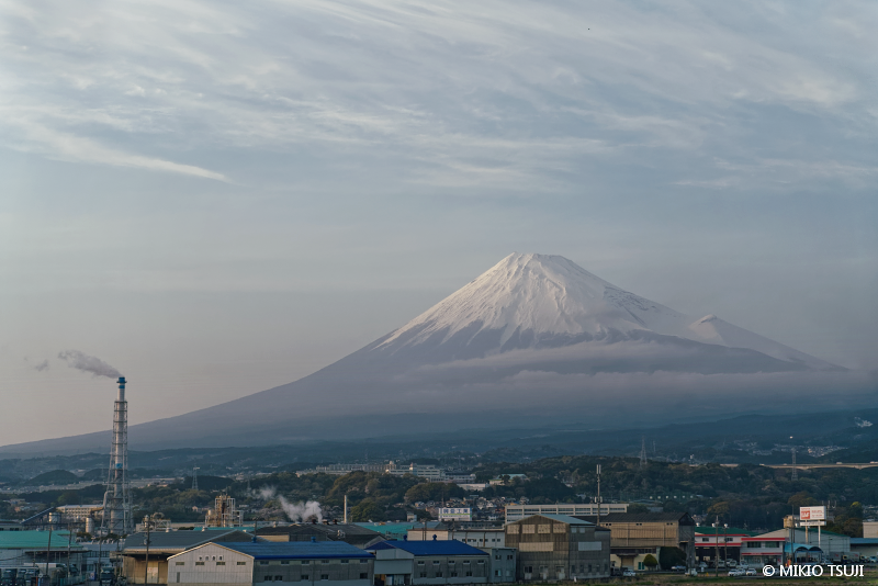 絶景探しの旅 - 絶景写真No.2009 霞の富士山 （静岡県 富士市）